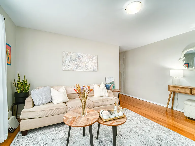 1066 Tower Rd — Photo 32
