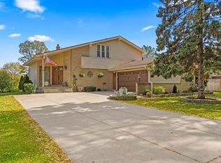 2905 Sussex Ln, Waukesha, WI 53188