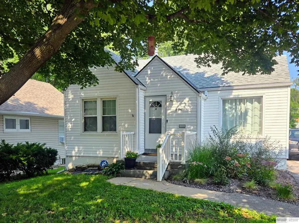 2941 N 49th St, Omaha, NE 68104