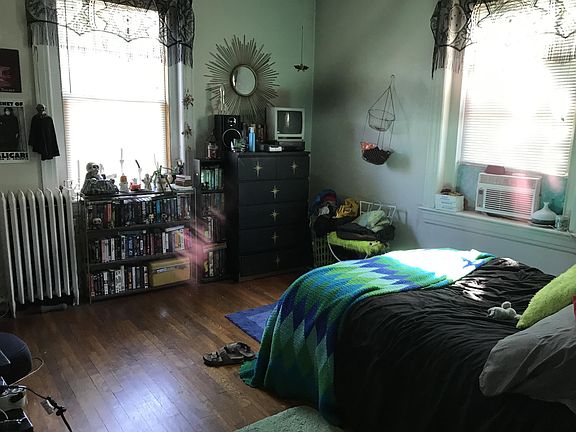 2nd image of 1118 Grove Ave #22