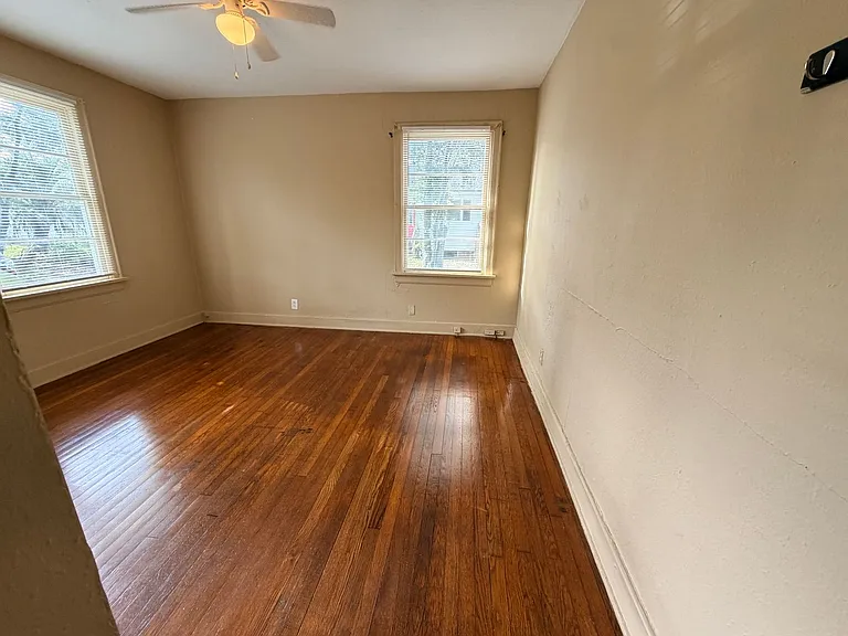 1211 N Oak St — Photo 14