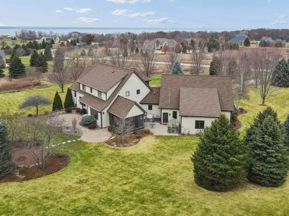 W4348 Niagara Ln, Fond Du Lac, WI 54937