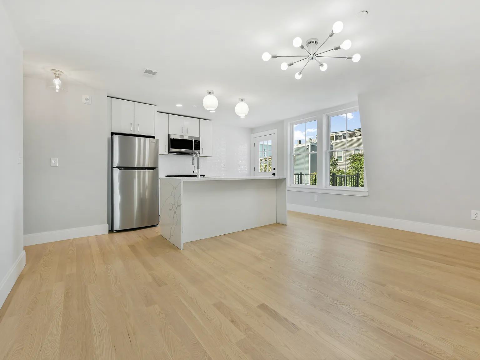 3 bed, 910 sqft, $3,595 — Photo 4