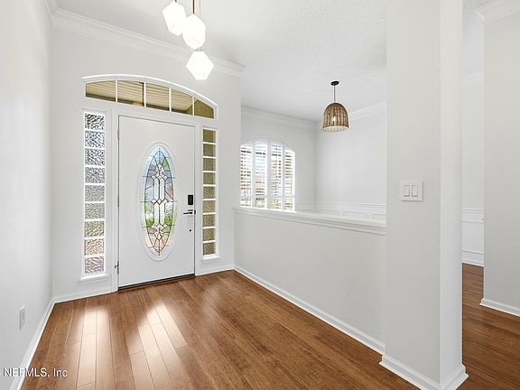 2nd image of 2220 LOOKOUT Landing