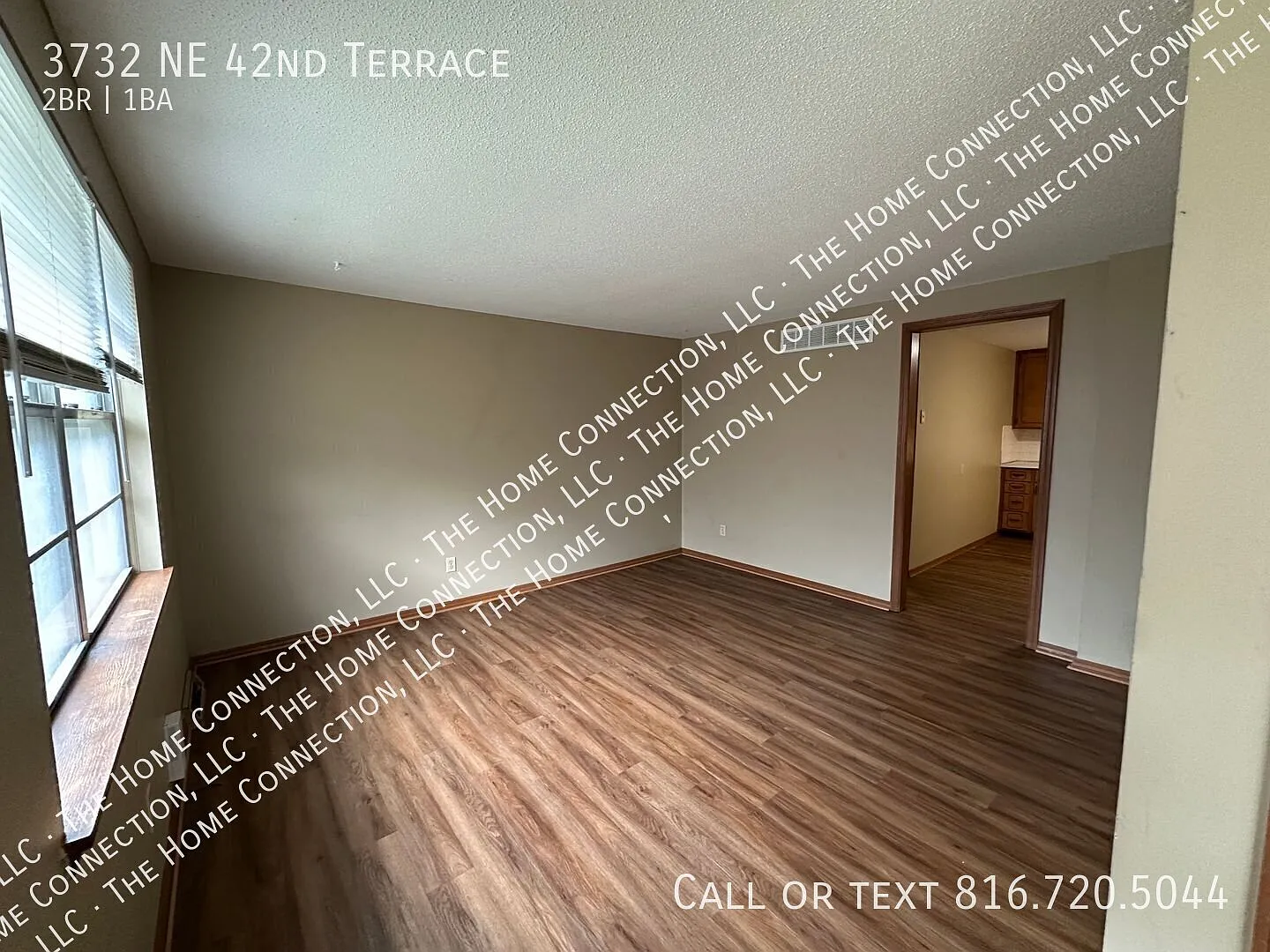 2 Bed / 1 Bath Townhouse with Attached Garage — Photo 2