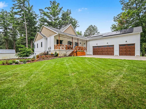 629 Sands St, Pentwater, MI 49449