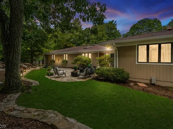 45 Brush Hill Rd, Kinnelon Boro, NJ 07405