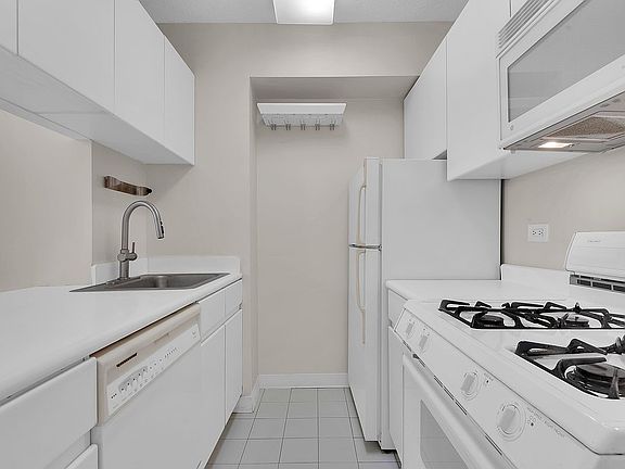 4th image of 250 E 40th St APT 4D