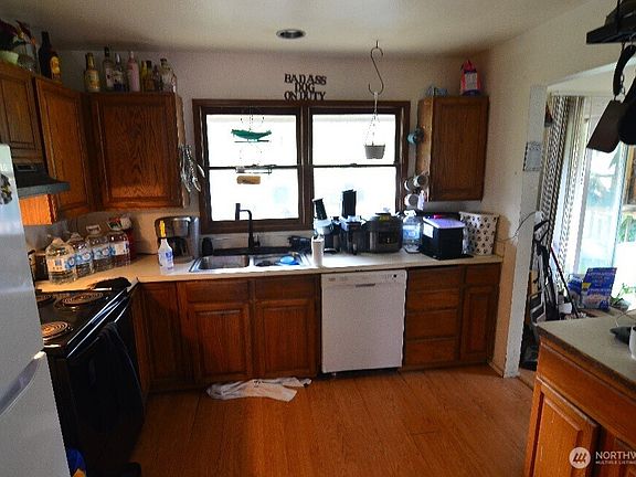 3rd image of 533 Reedway Way