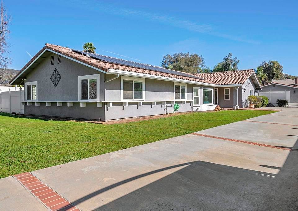 1st image of 23820 Oak Meadow Dr