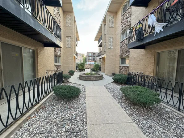 6858 N Northwest Hwy APT 2D, Chicago, IL 60631