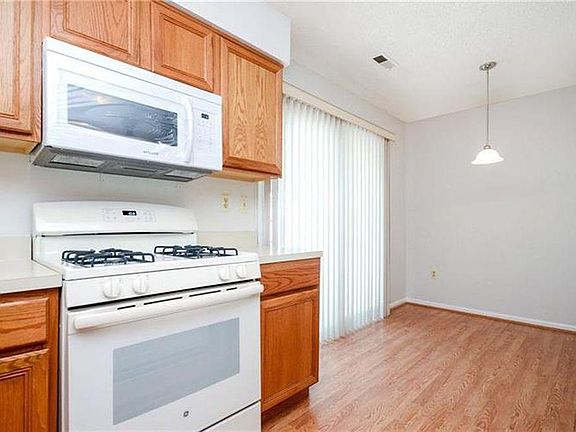 5th image of 7 Rachel Ct