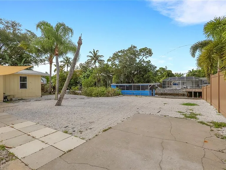 2772 Riverview Dr — Photo 19