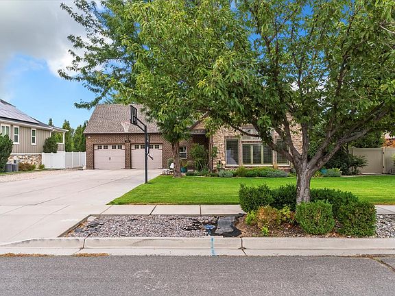 2nd image of 1686 W 2425 S