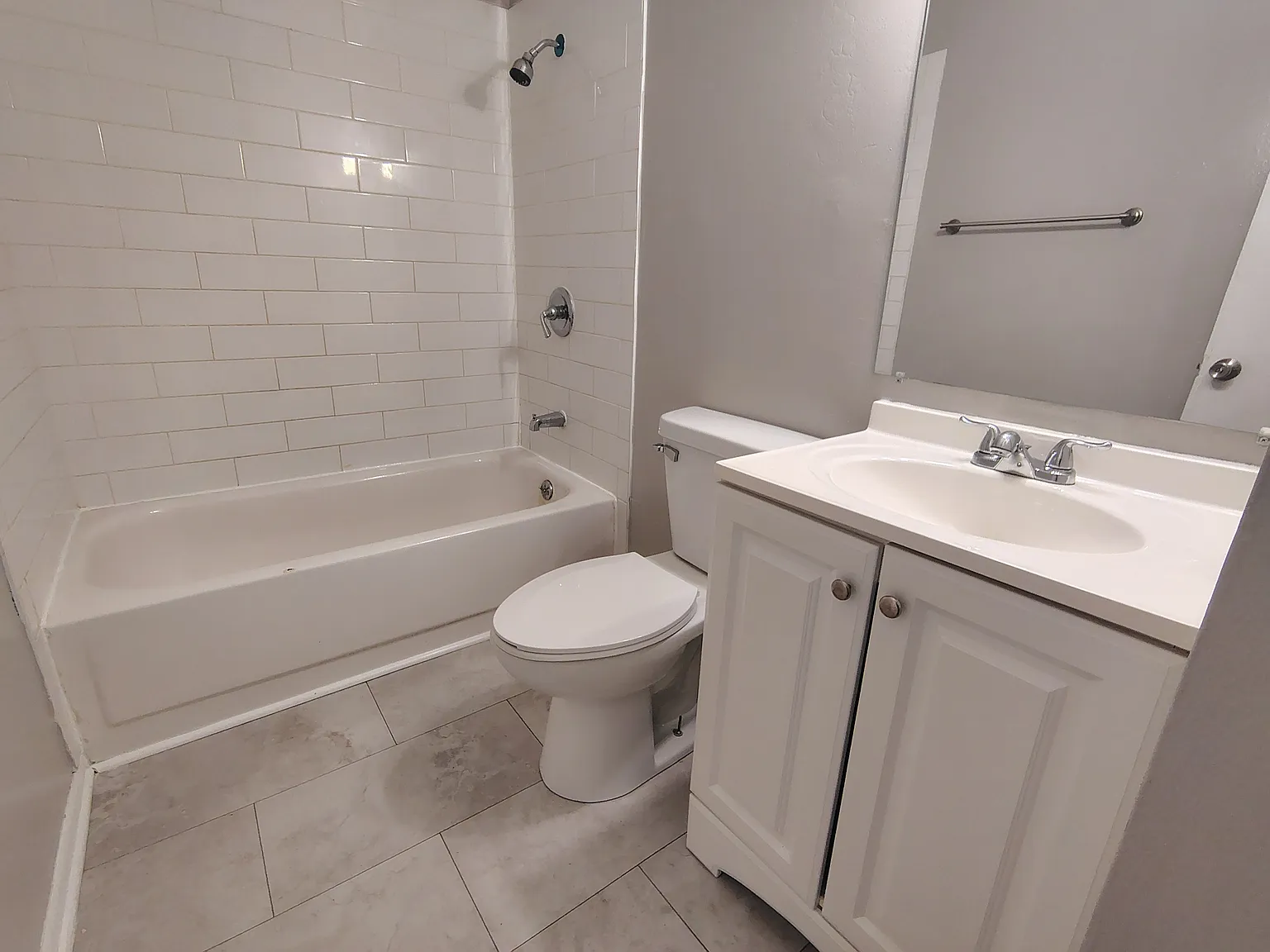 2 bed, 1.5 bath, 1050 sqft, $1,400 — Photo 2