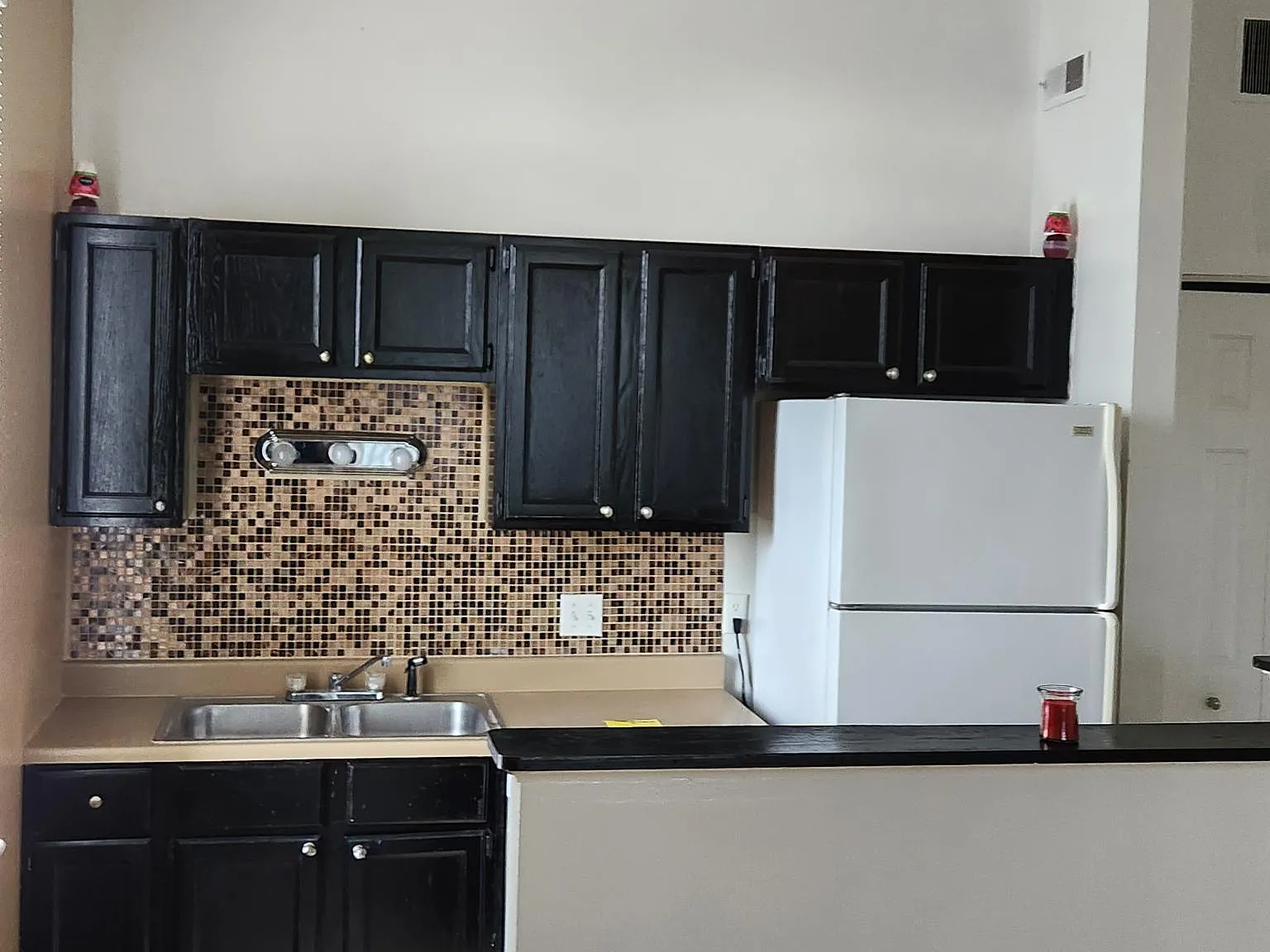2 bed, 1800 sqft, $1,100 — Photo 3