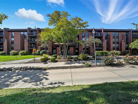 2nd image of 585 Coeur De Royale Dr APT 405