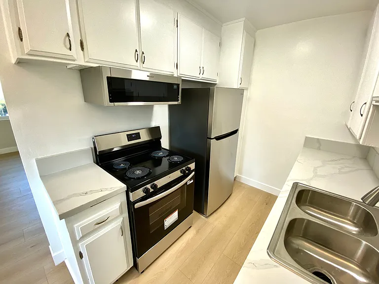 2147 Baxter St #9 — Photo 2