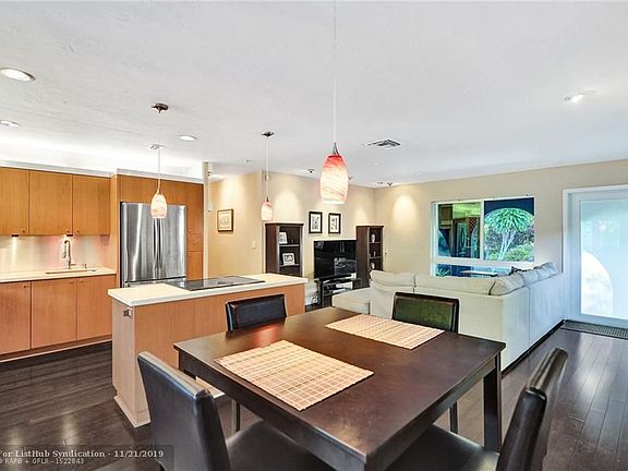 5th image of 2740 NE 10th Ave