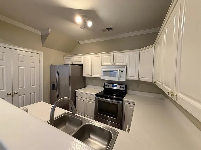 105 Island Crest Cir — Photo 3
