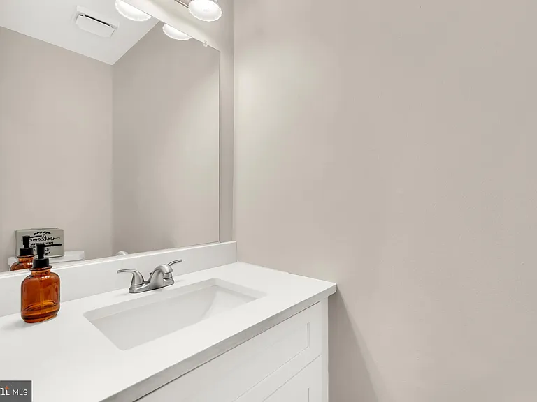 2810 Cambridge Dr — Photo 23