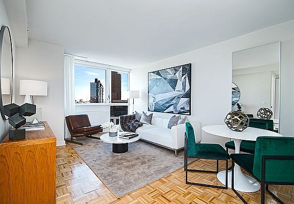 4th image of 43-10 Crescent St #3202