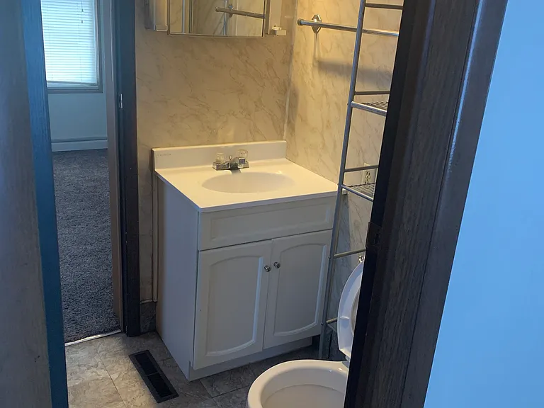 737 Hancock Ave — Photo 4