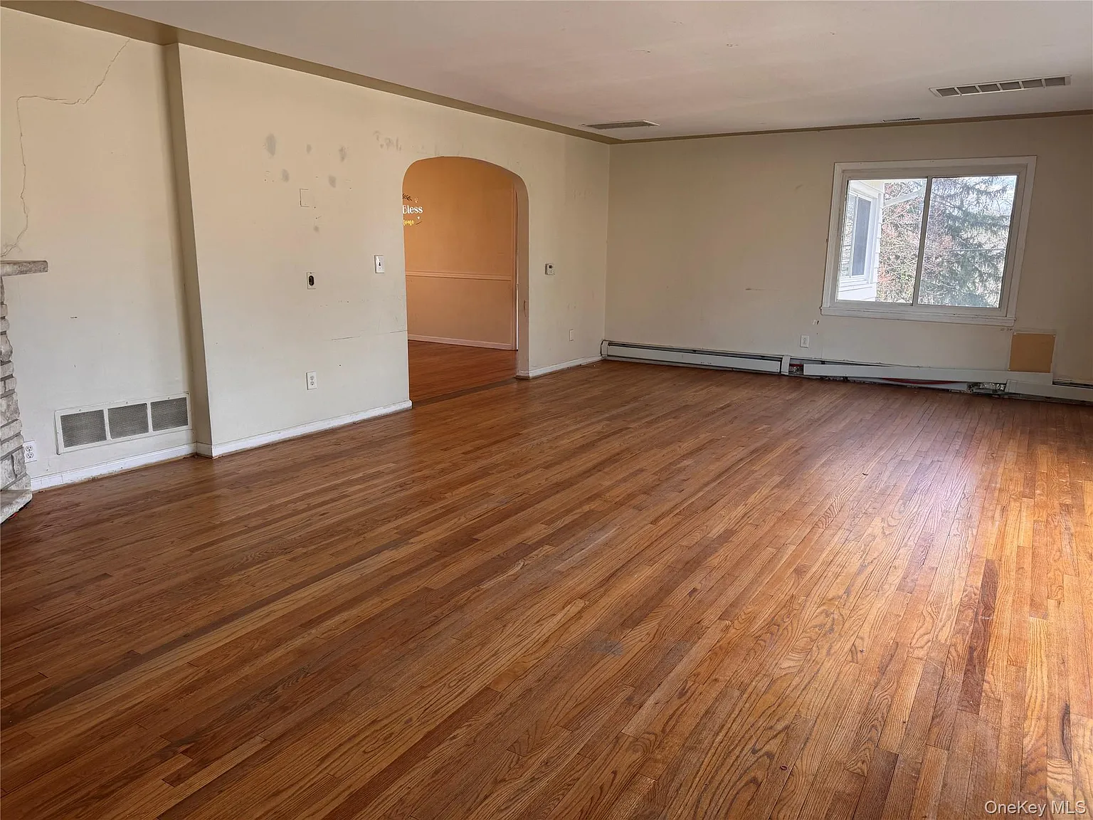 5 bed, 3.5 bath, 3615 sqft, $4,300 — Photo 2