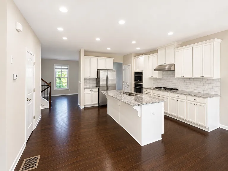 521 Sunset Park Dr — Photo 8