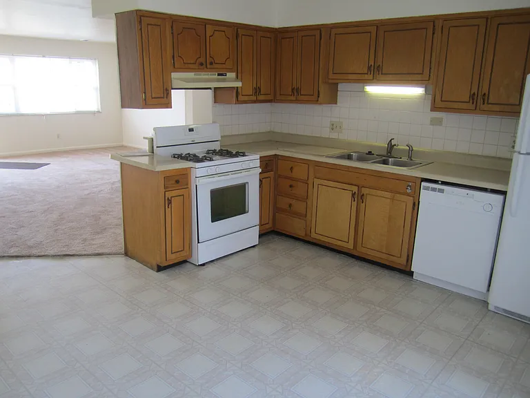 Guion Creek Apartments — Photo 26