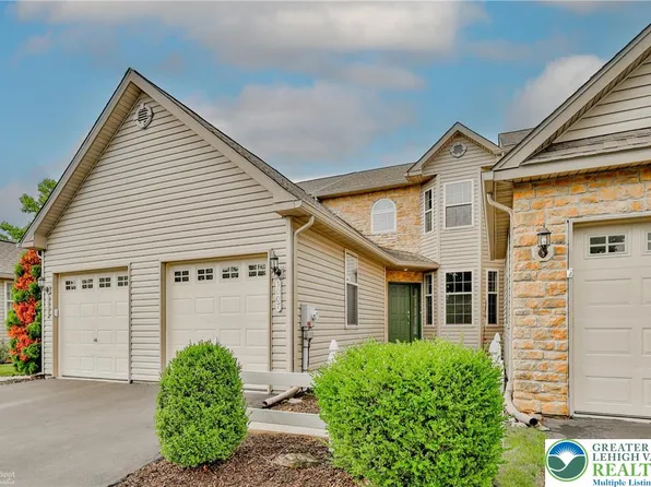 3007 Village Dr, Center Valley, PA 18034