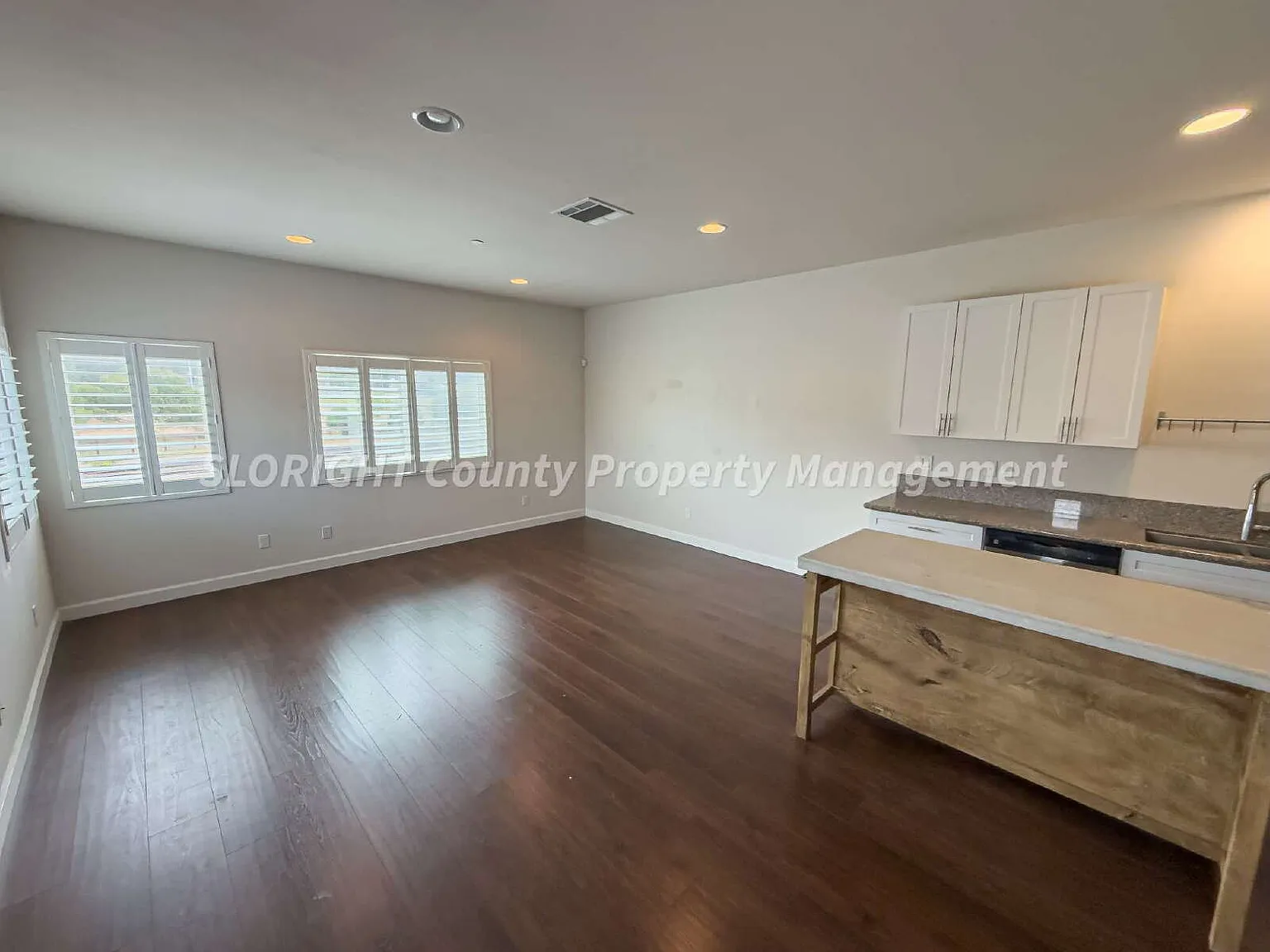 3 bed, 2.5 bath, $4,200 — Photo 3