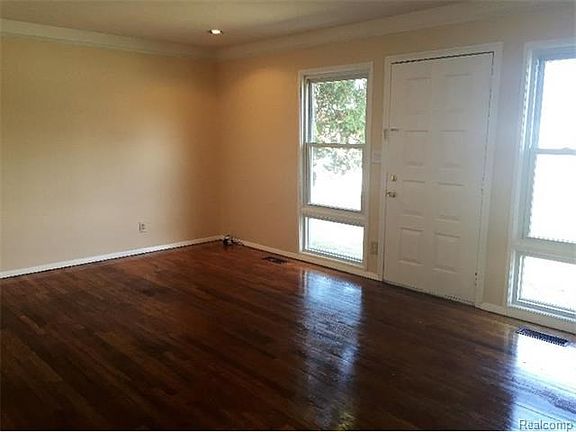 3rd image of 2419 Miller Ave