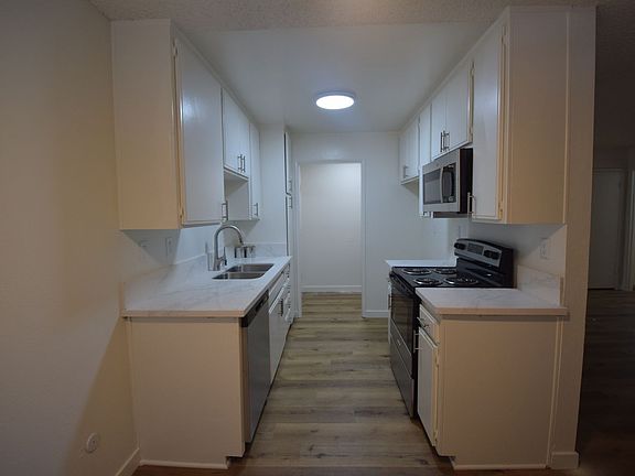 5th image of 6115 Whitsett Ave APT 102