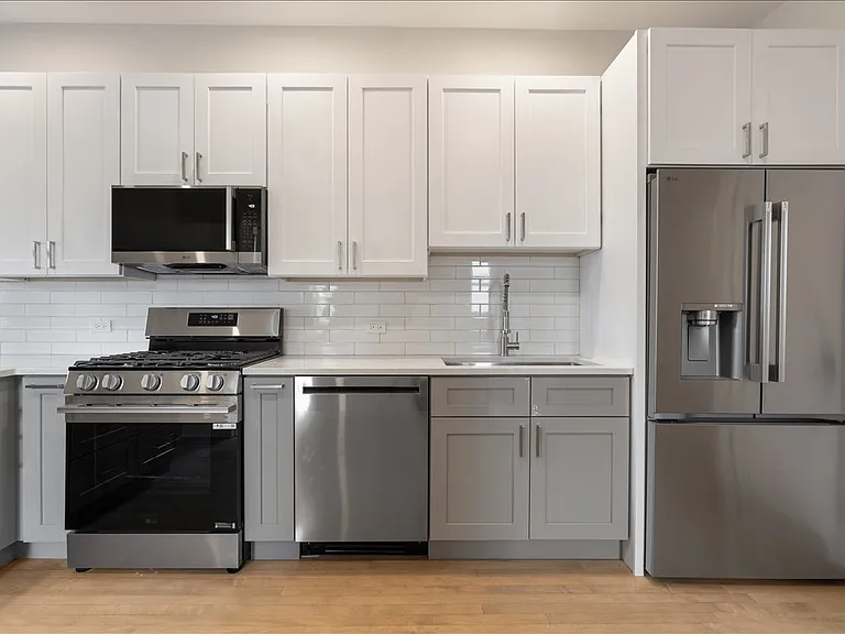1079 N Paulina St #3 — Photo 11