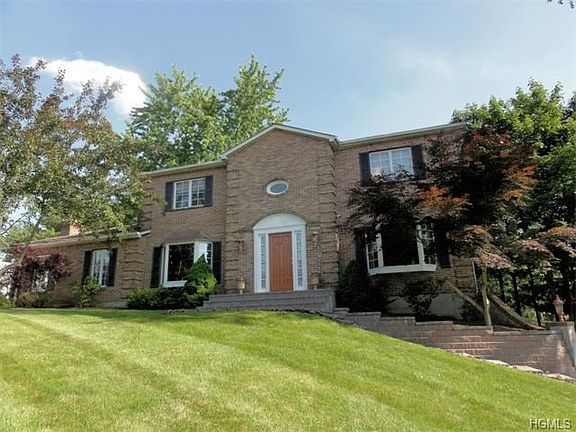 Center Hall Colonial Easy COMMUTE - minutes from the Taconic Parkway and Interstate 84.