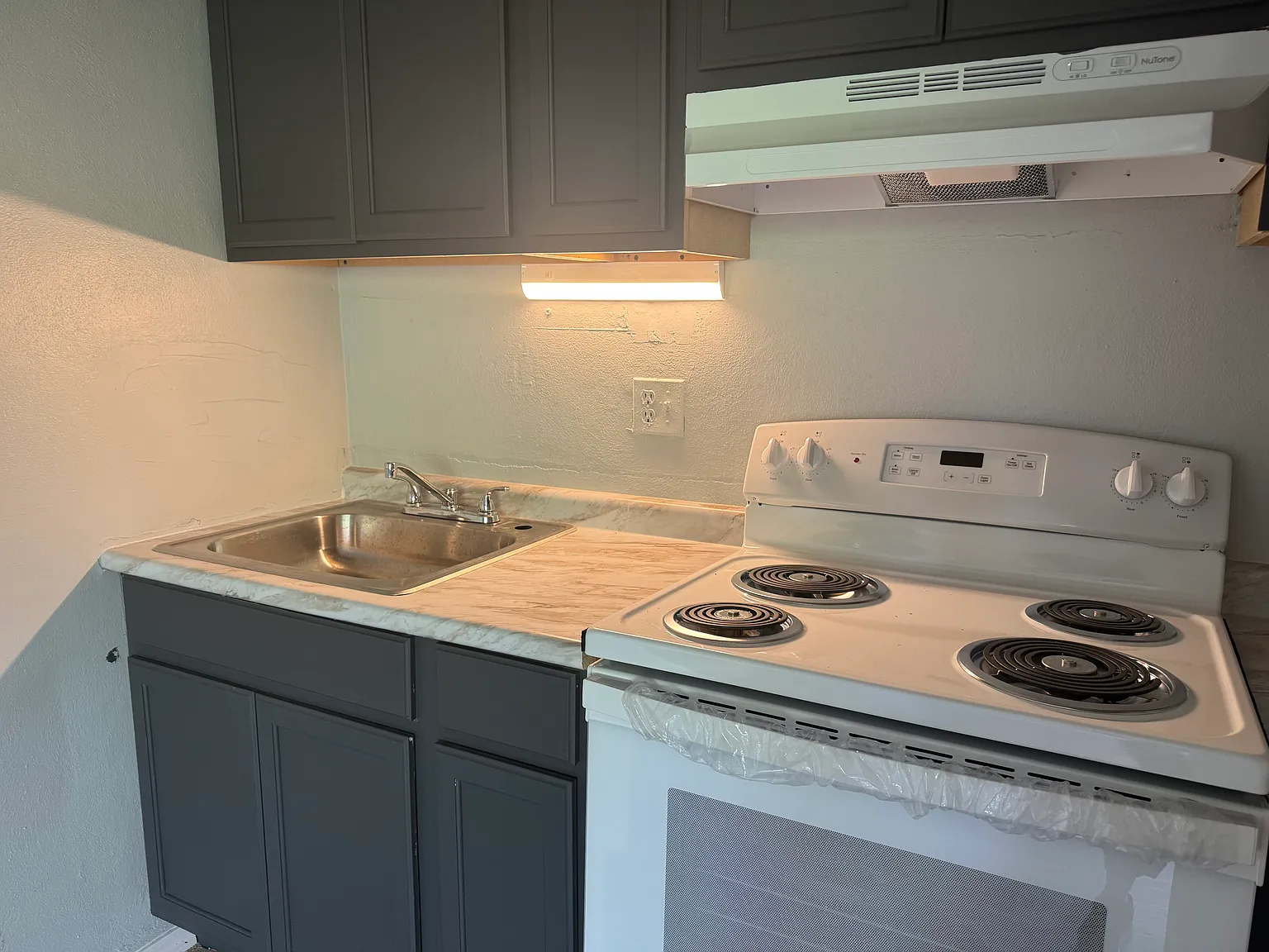 3401 Woodman Dr — Photo 3