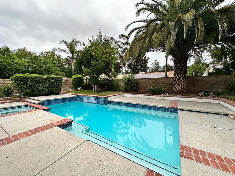 23689 Burton St — Photo 10