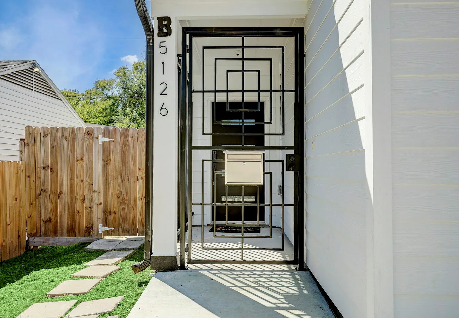 5126 Lyndhurst Drive, Unit B — Photo 2
