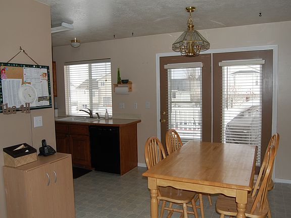 Dining area off kitchen