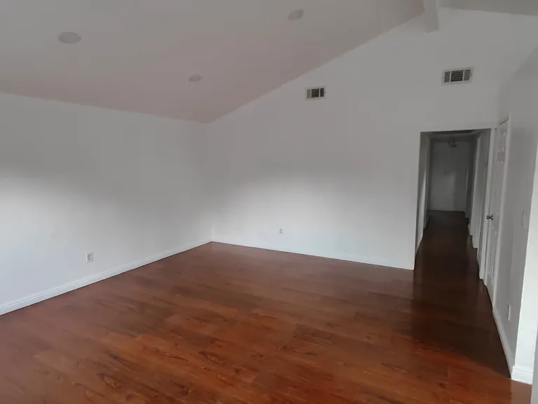 1471 W Temple St — Photo 2