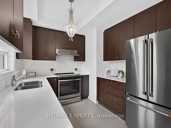 5th image of 125 Kayla Cres #19