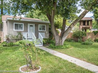 8229 Essex Ave, Warren, MI 48089