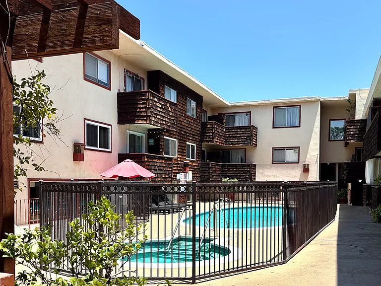 5400 Newcastle Ave #66 — Photo 11