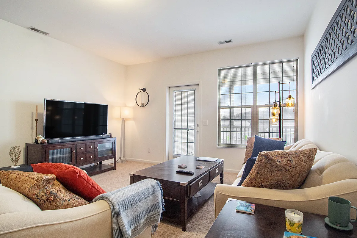 Building Photo - 1043 E Summerfield Glen Cir