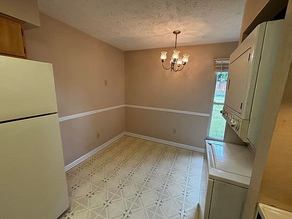 5th image of 1310 Louisville Rd APT 21