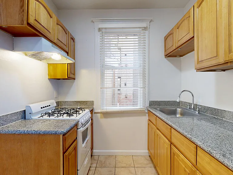 720 Jones St #27 — Photo 2