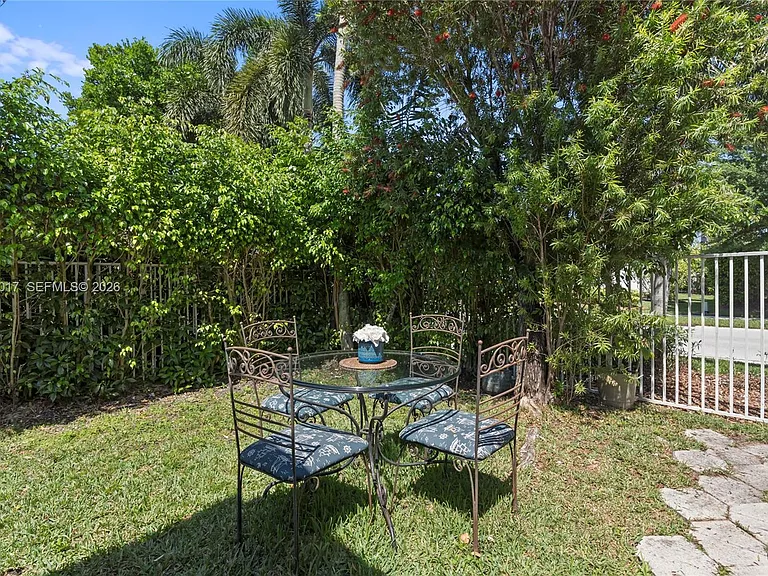 1097 Allamanda Way — Photo 40