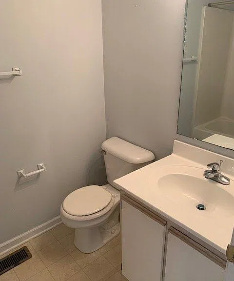 2513A Bluff View Ct — Photo 12