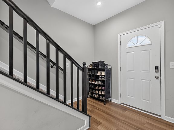 4th image of 1308 Meadowcrest Cir